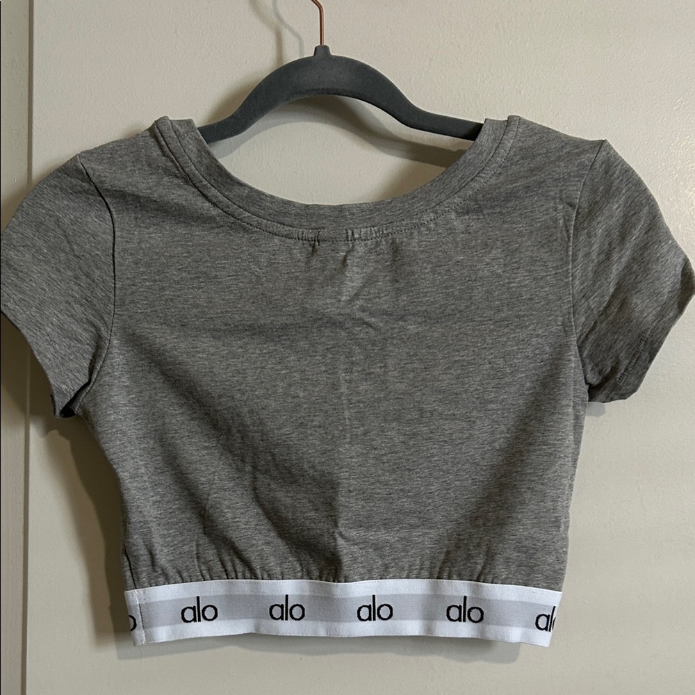 ALO Yoga Sports Set in Gray - Picture 3 of 11